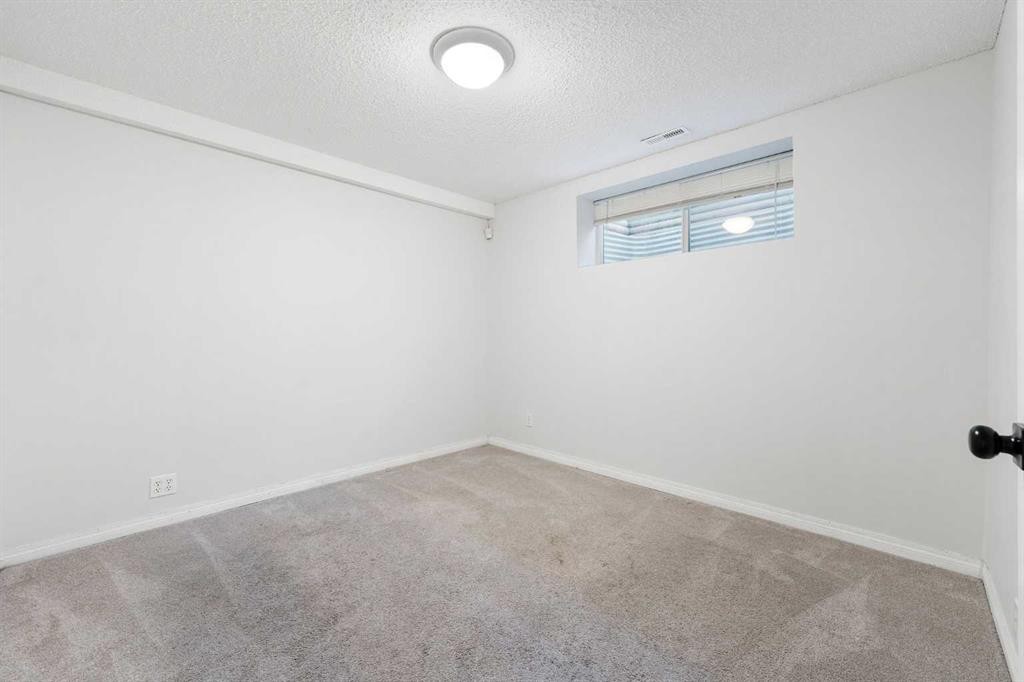 283 Prestwick Landing Se, Calgary, AB - Indoor Photo Showing Other Room