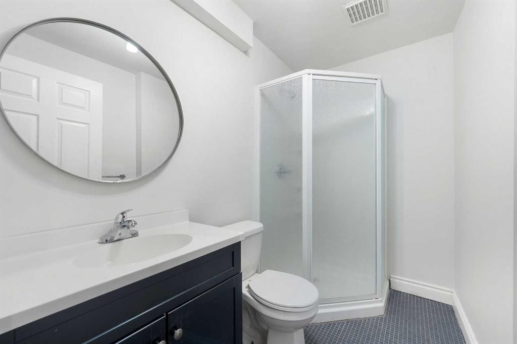 283 Prestwick Landing Se, Calgary, AB - Indoor Photo Showing Bathroom