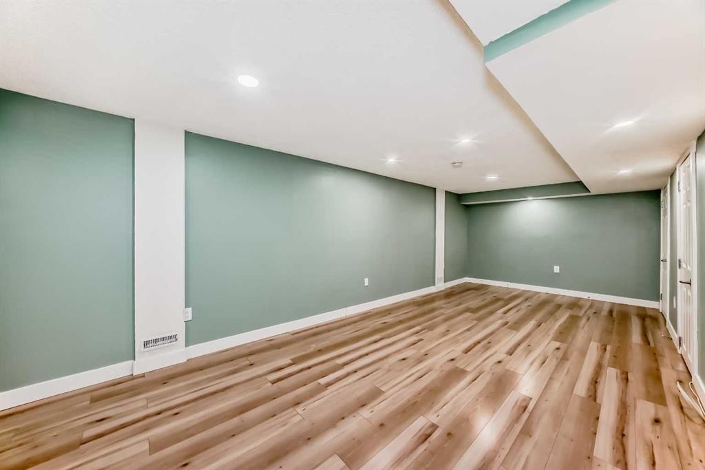 6808 26 Avenue Ne, Calgary, AB - Indoor Photo Showing Other Room