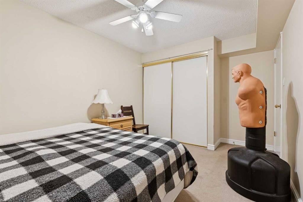 1107-201 Brae Glen Sw, Calgary, AB - Indoor Photo Showing Bedroom