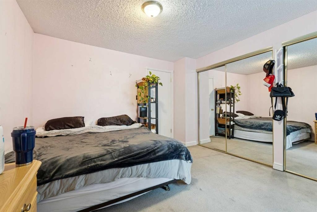 1107-201 Brae Glen Sw, Calgary, AB - Indoor Photo Showing Bedroom