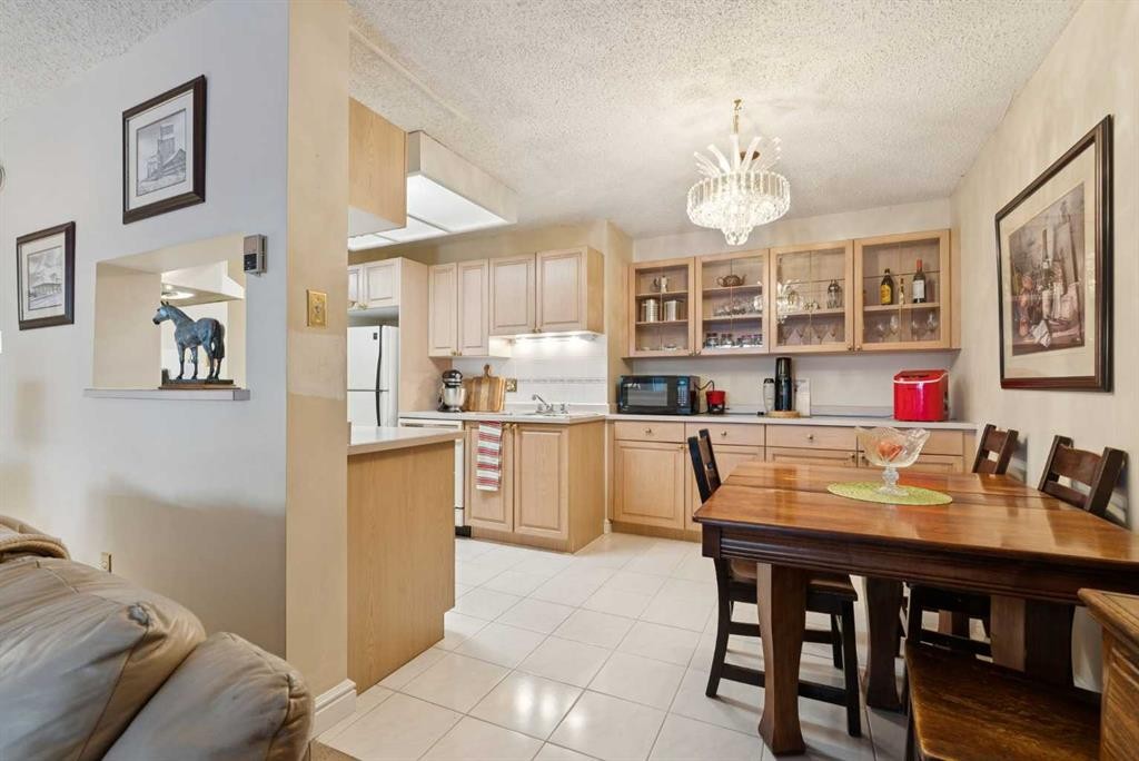 1107-201 Brae Glen Sw, Calgary, AB - Indoor