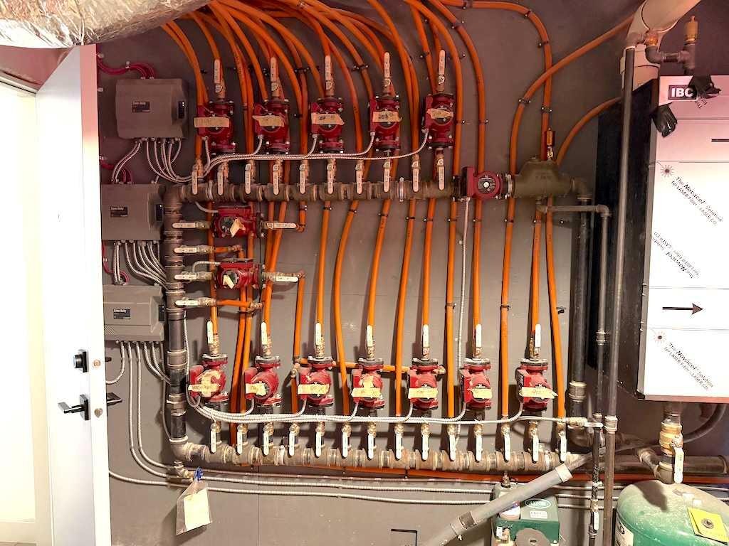 1821 17 Street Sw, Calgary, AB - Indoor Photo Showing Other Room