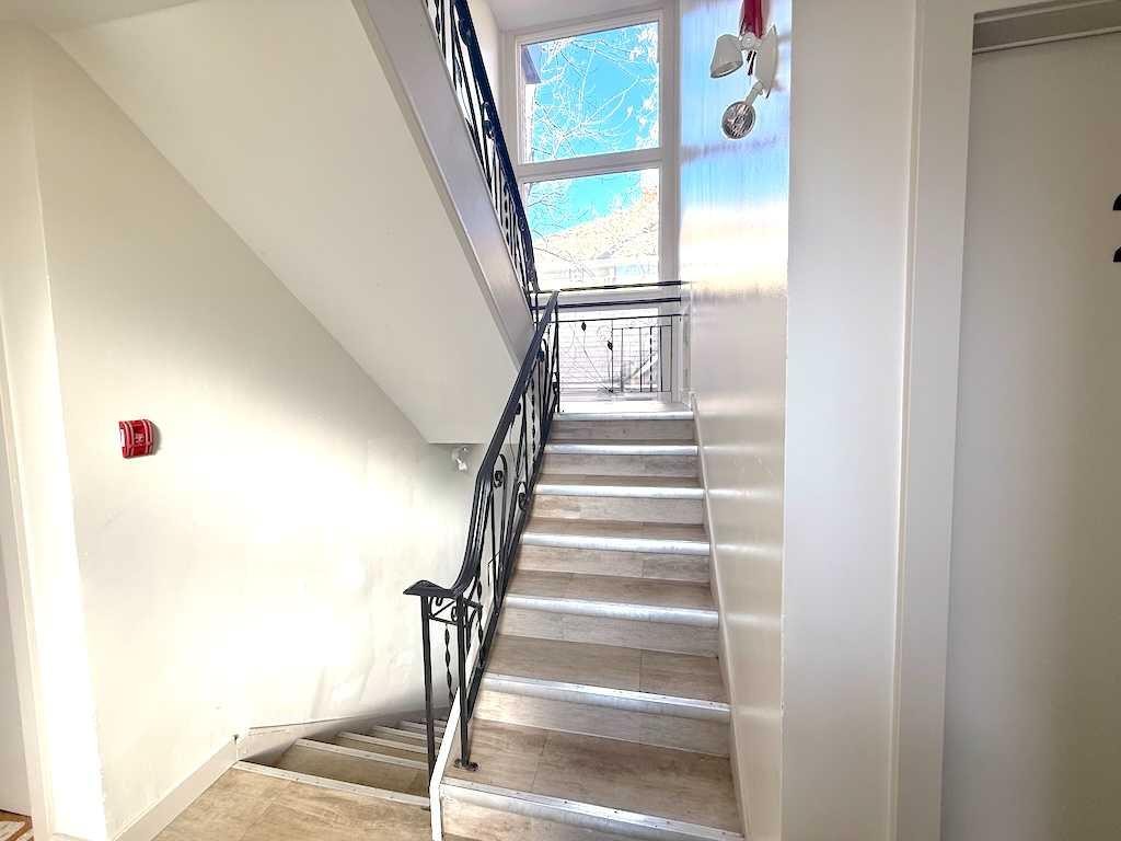 1821 17 Street Sw, Calgary, AB - Indoor Photo Showing Other Room