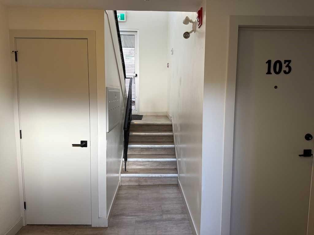 1821 17 Street Sw, Calgary, AB - Indoor Photo Showing Other Room