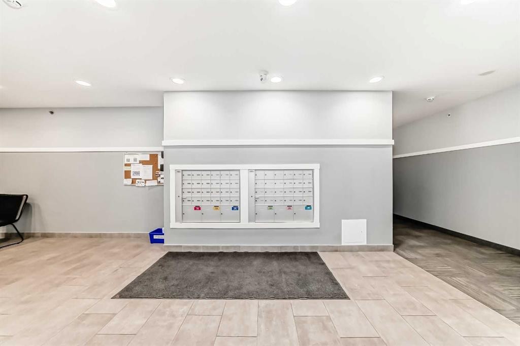 2401-42 Cranbrook Gardens Se, Calgary, AB - Indoor