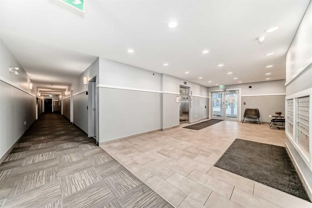 2401-42 Cranbrook Gardens Se, Calgary, AB - Indoor Photo Showing Other Room