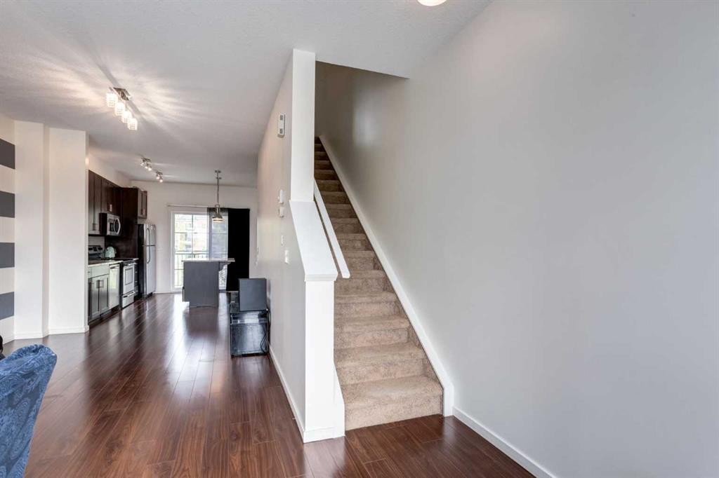 215 Copperpond Common Se, Calgary, AB - Indoor Photo Showing Other Room