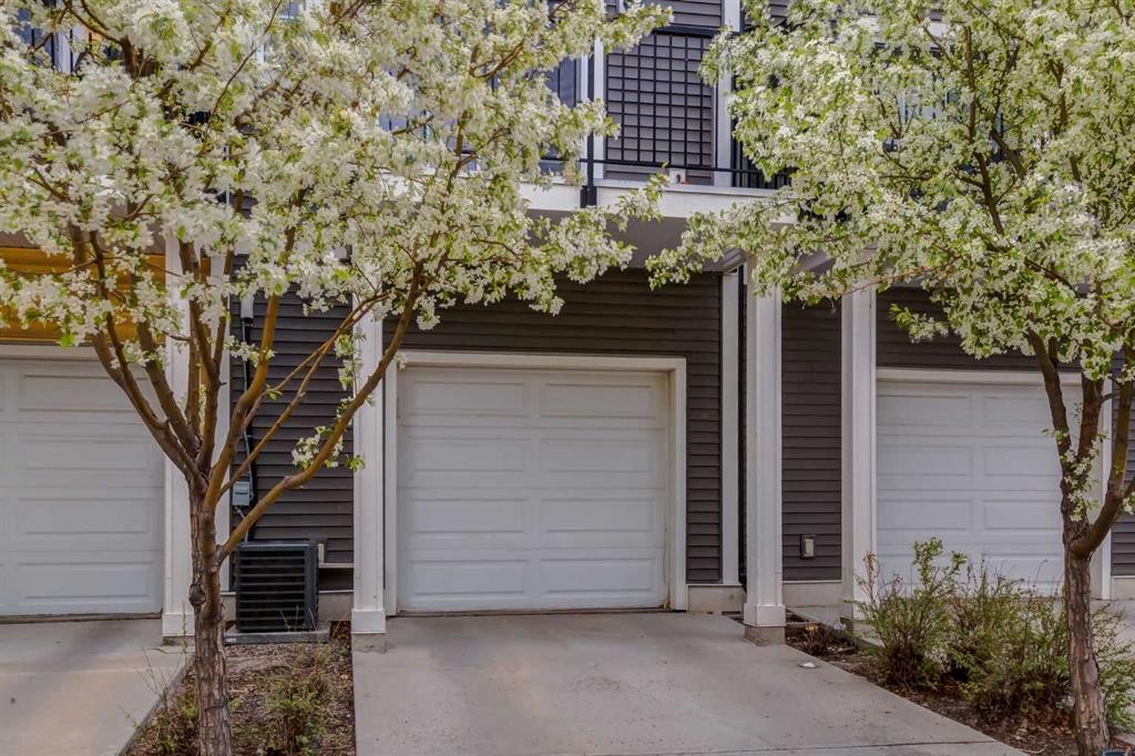 215 Copperpond Common Se, Calgary, AB - Outdoor