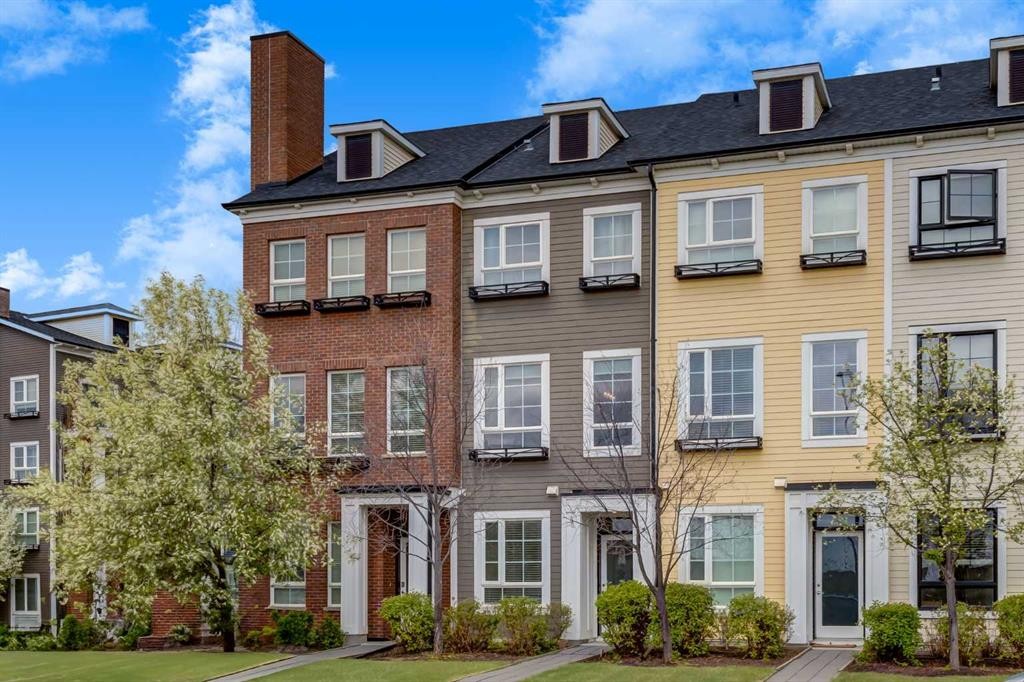 215 Copperpond Common Se, Calgary, AB - Outdoor With Facade