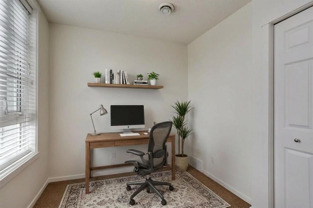 215 Copperpond Common Se, Calgary, AB - Indoor Photo Showing Office