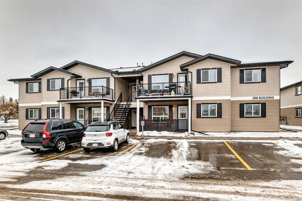 200-8 Bayside Place, Strathmore, AB - Outdoor With Facade