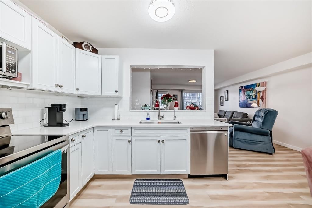 200-8 Bayside Place, Strathmore, AB - Indoor Photo Showing Kitchen