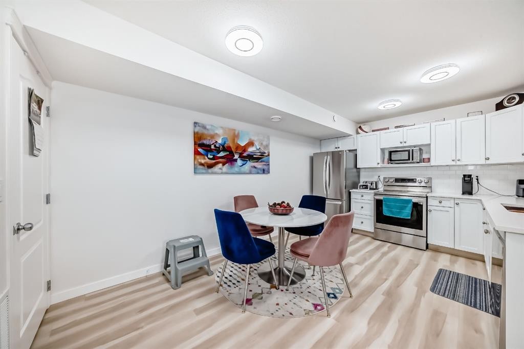 200-8 Bayside Place, Strathmore, AB - Indoor Photo Showing Kitchen