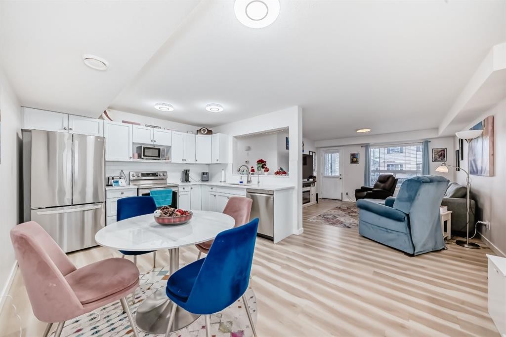200-8 Bayside Place, Strathmore, AB - Indoor Photo Showing Dining Room