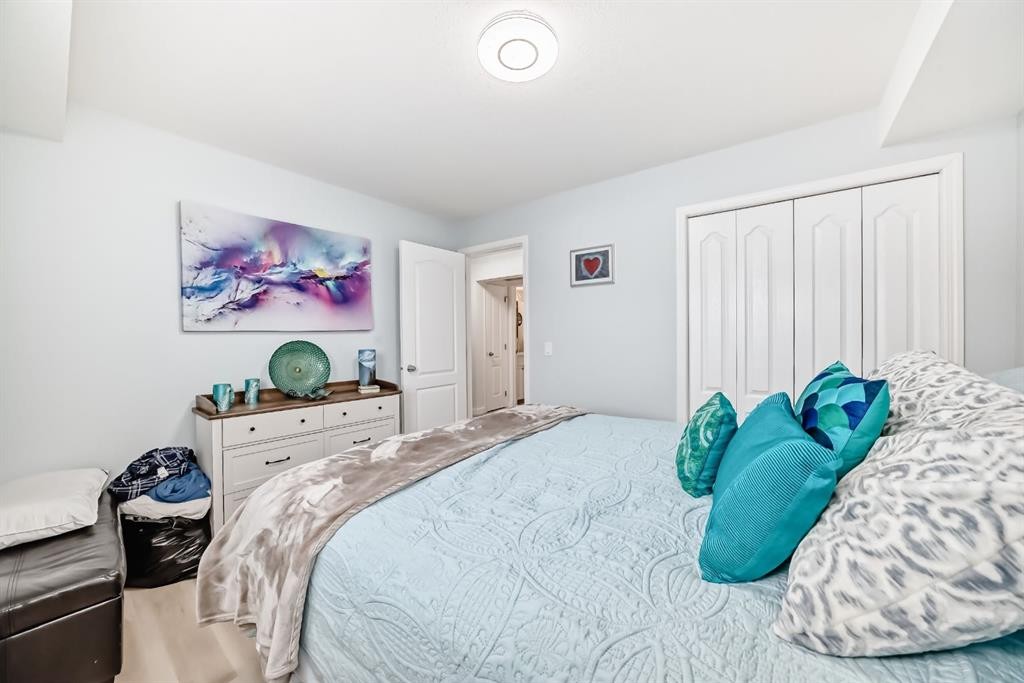 200-8 Bayside Place, Strathmore, AB - Indoor Photo Showing Bedroom