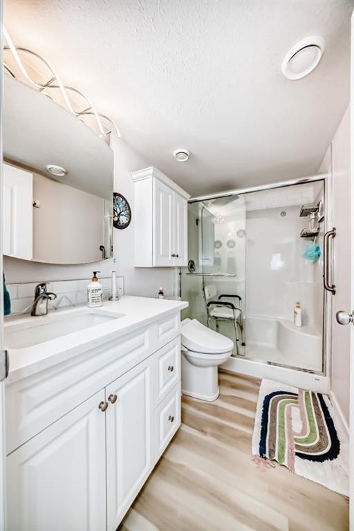 200-8 Bayside Place, Strathmore, AB - Indoor Photo Showing Bathroom