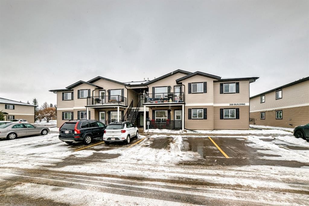 200-8 Bayside Place, Strathmore, AB - Outdoor