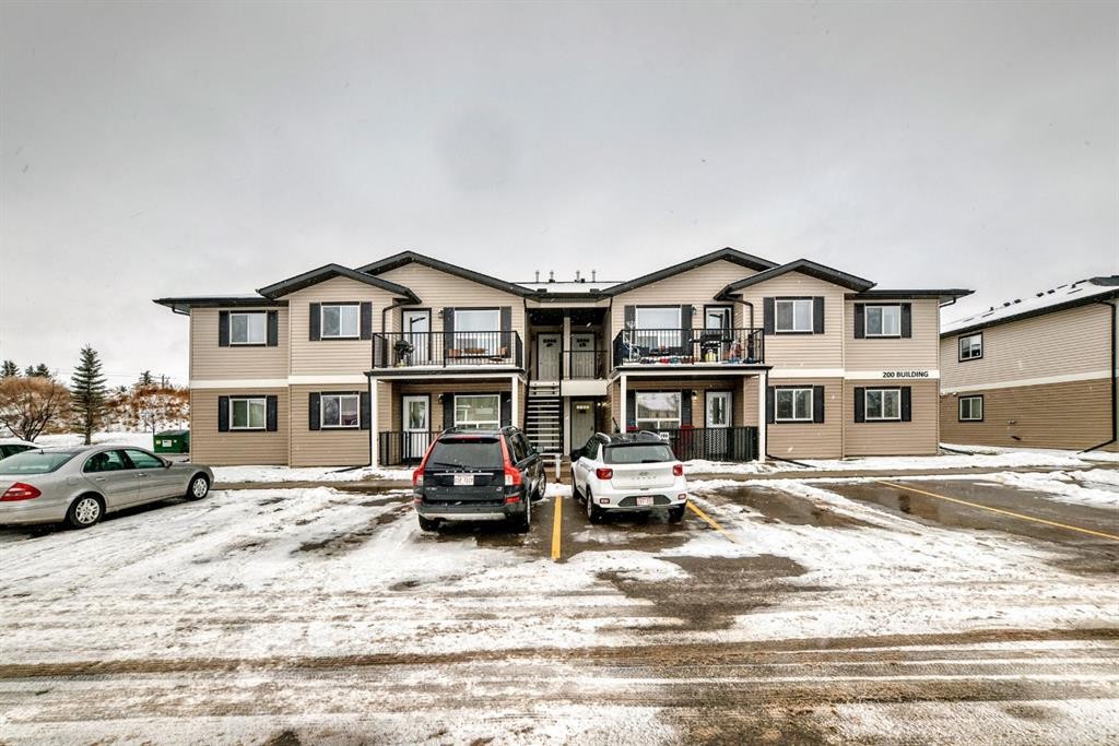 200-8 Bayside Place, Strathmore, AB - Outdoor
