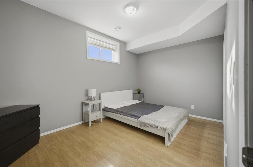 8 Horne Close, Sylvan Lake, AB - Indoor Photo Showing Bedroom