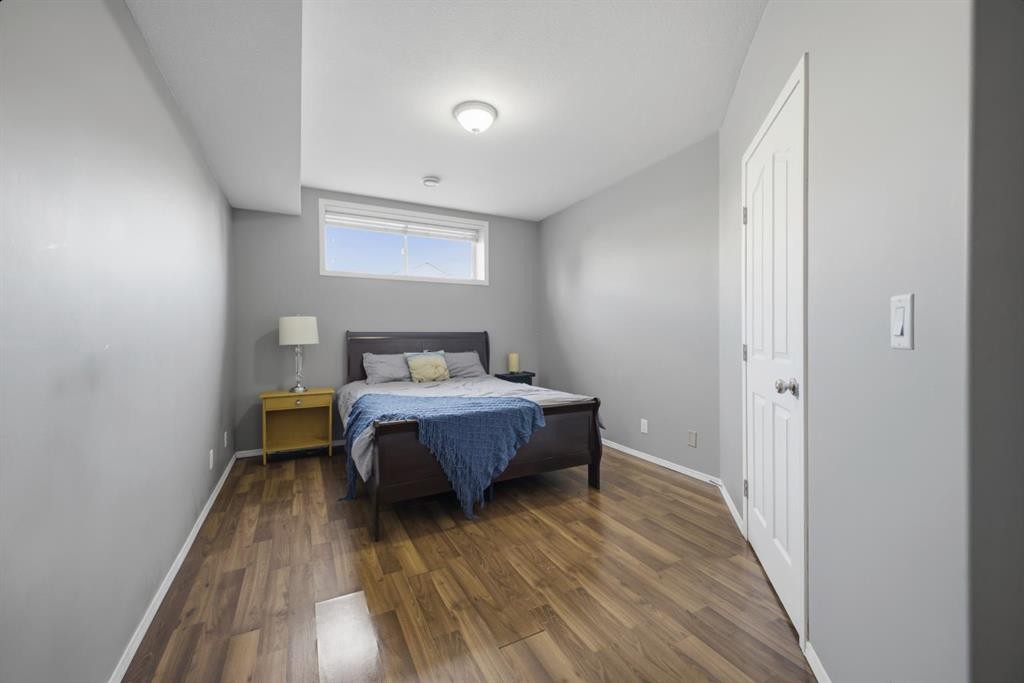 8 Horne Close, Sylvan Lake, AB - Indoor Photo Showing Bedroom