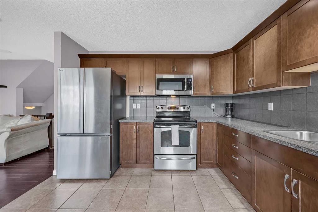 126 Windstone Avenue Sw, Airdrie, AB - Indoor Photo Showing Kitchen