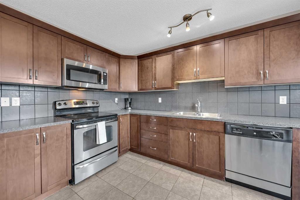 126 Windstone Avenue Sw, Airdrie, AB - Indoor Photo Showing Kitchen With Double Sink