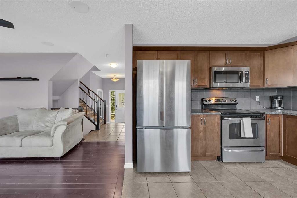 126 Windstone Avenue Sw, Airdrie, AB - Indoor Photo Showing Kitchen