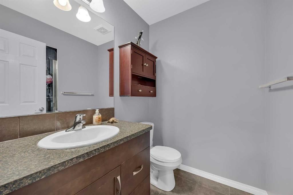 126 Windstone Avenue Sw, Airdrie, AB - Indoor Photo Showing Bathroom