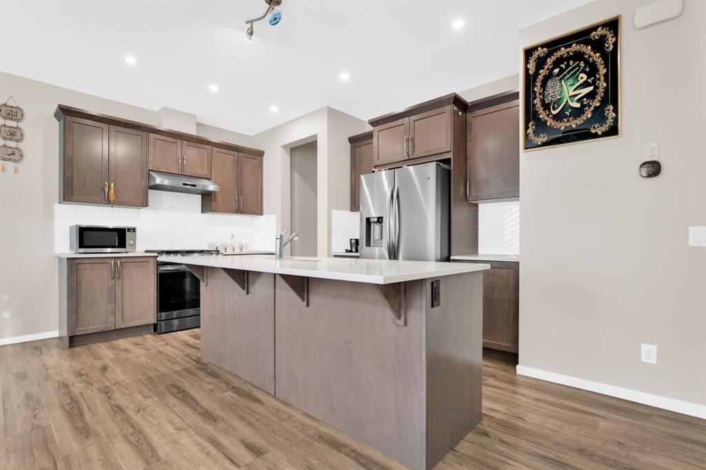 113 Cityline Square Ne, Calgary, AB - Indoor Photo Showing Kitchen With Upgraded Kitchen