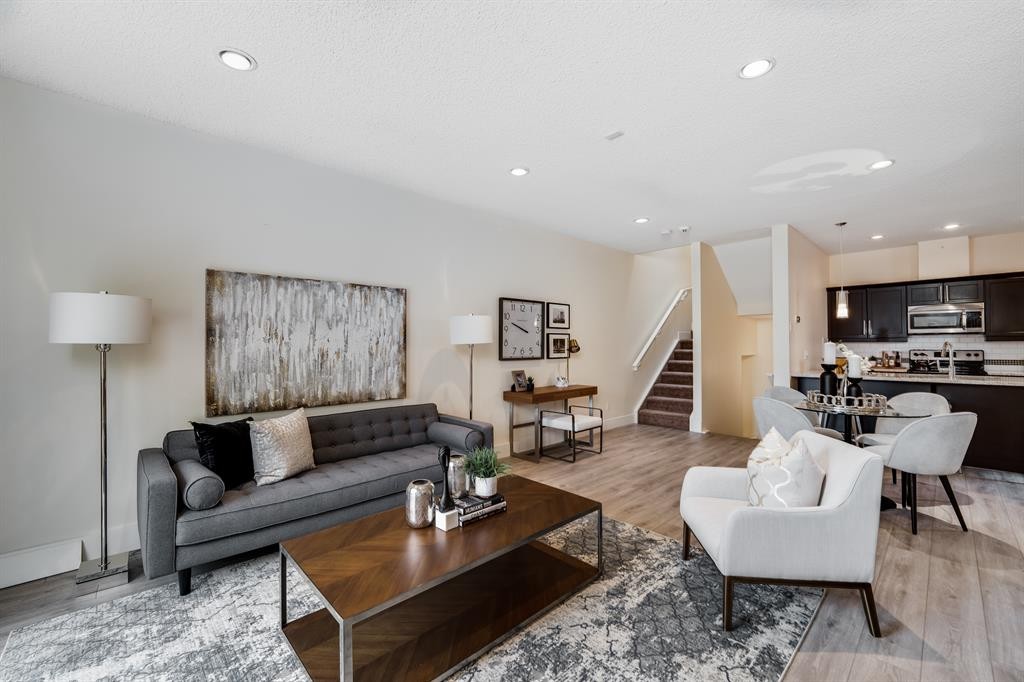 2-2008 12 Avenue Sw, Calgary, AB - Indoor Photo Showing Living Room
