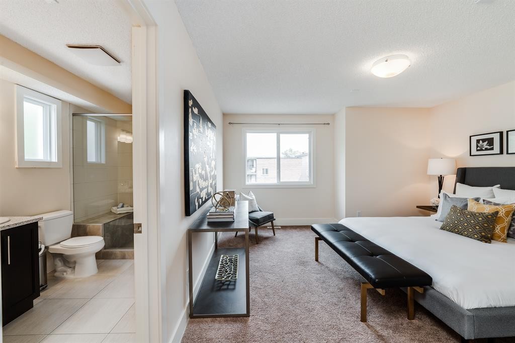 2-2008 12 Avenue Sw, Calgary, AB - Indoor Photo Showing Bedroom