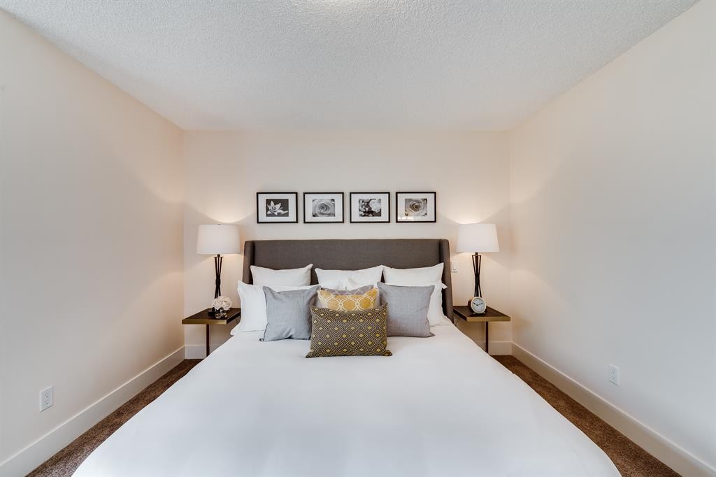 2-2008 12 Avenue Sw, Calgary, AB - Indoor Photo Showing Bedroom
