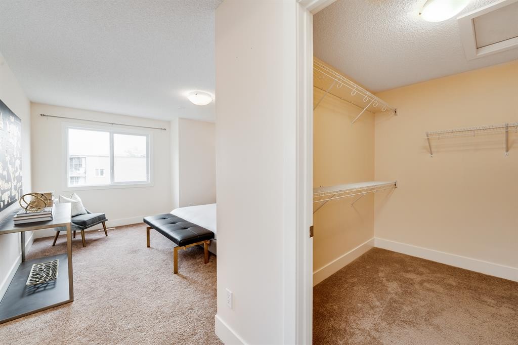 2-2008 12 Avenue Sw, Calgary, AB - Indoor Photo Showing Other Room