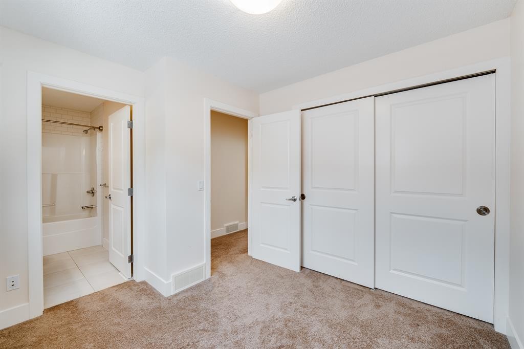 2-2008 12 Avenue Sw, Calgary, AB - Indoor Photo Showing Other Room