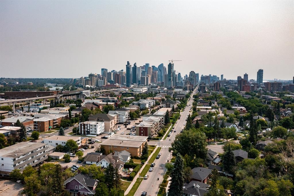 2-2008 12 Avenue Sw, Calgary, AB - Outdoor With View