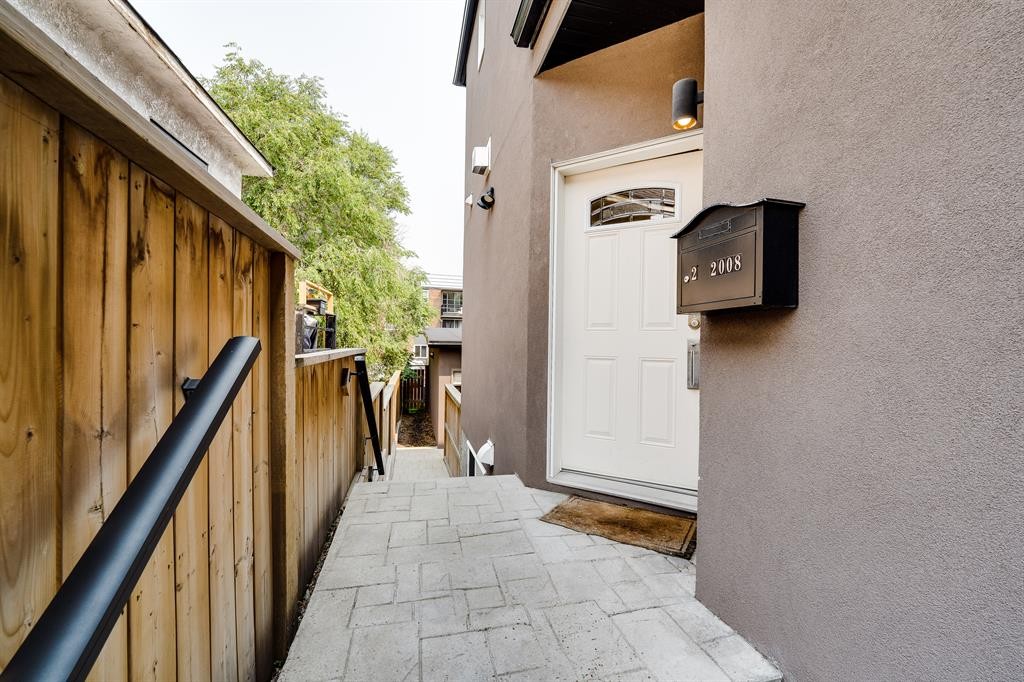 2-2008 12 Avenue Sw, Calgary, AB - Outdoor With Exterior