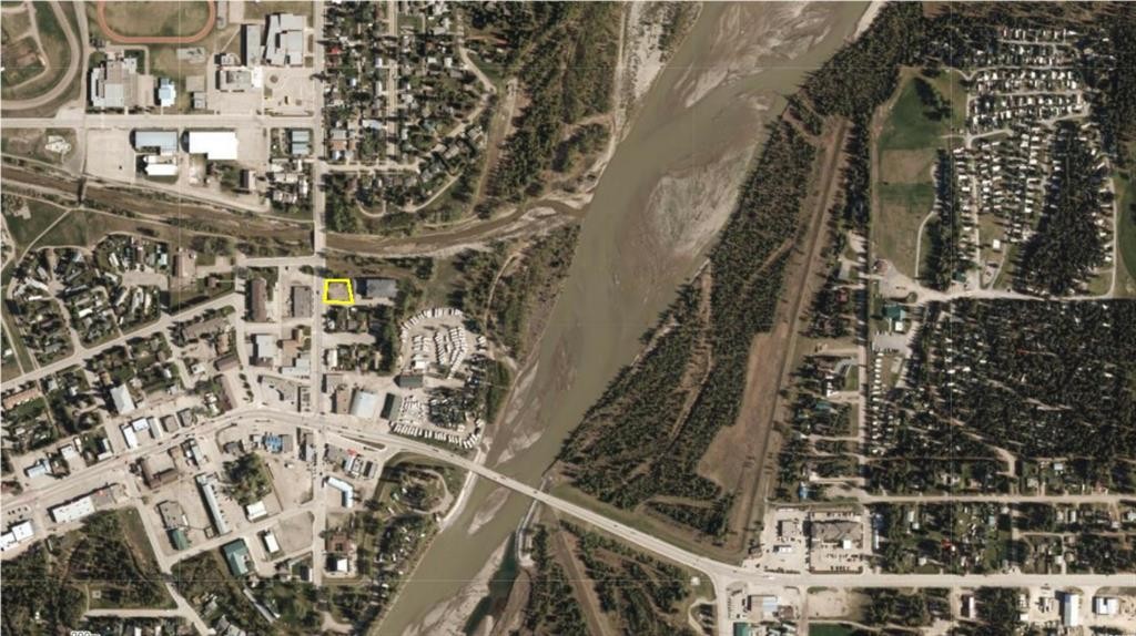 201 Center Street, Sundre, AB