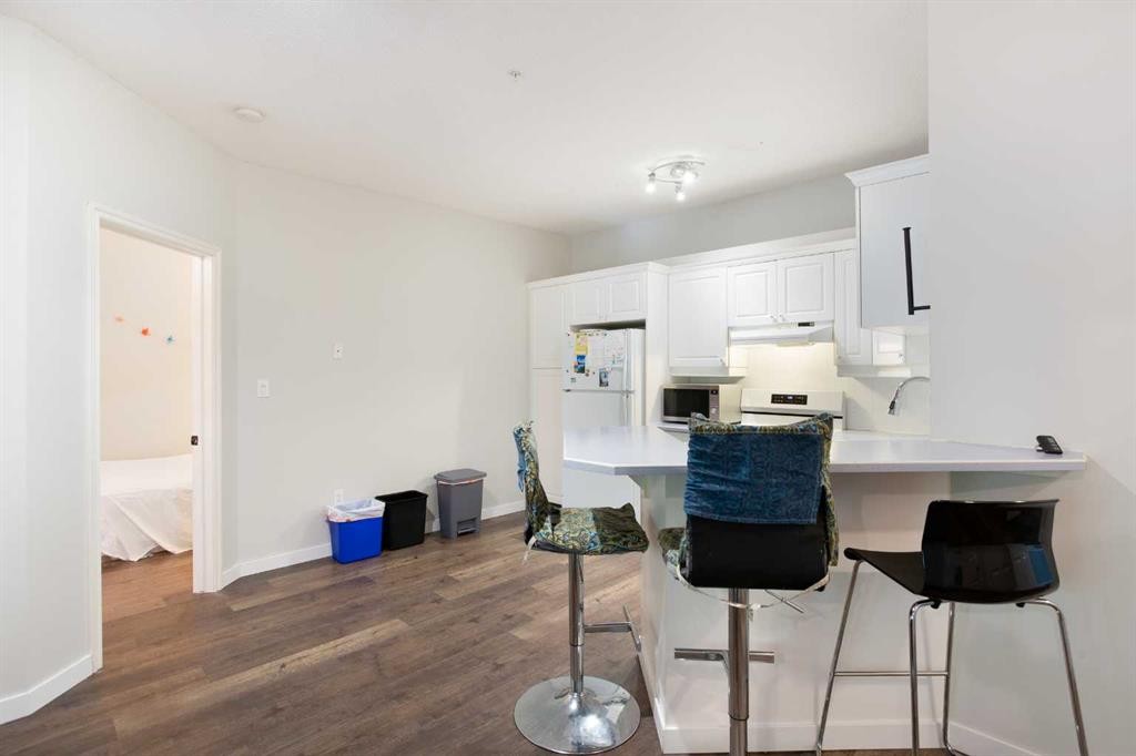 306-777 3 Avenue Sw, Calgary, AB - Indoor Photo Showing Kitchen