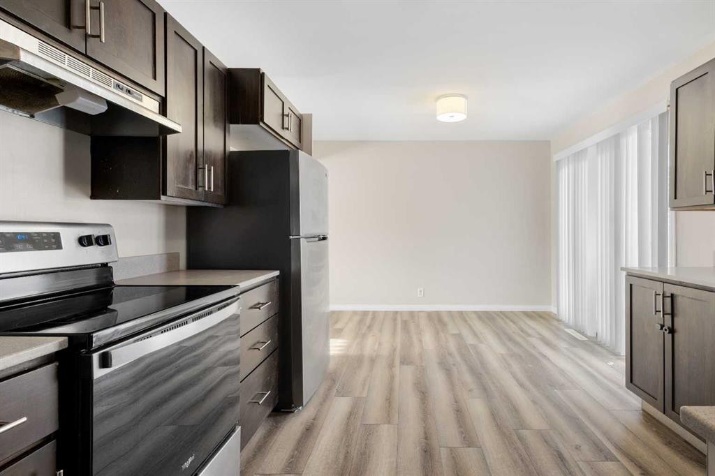 4612 Fortune Road Se, Calgary, AB - Indoor Photo Showing Kitchen