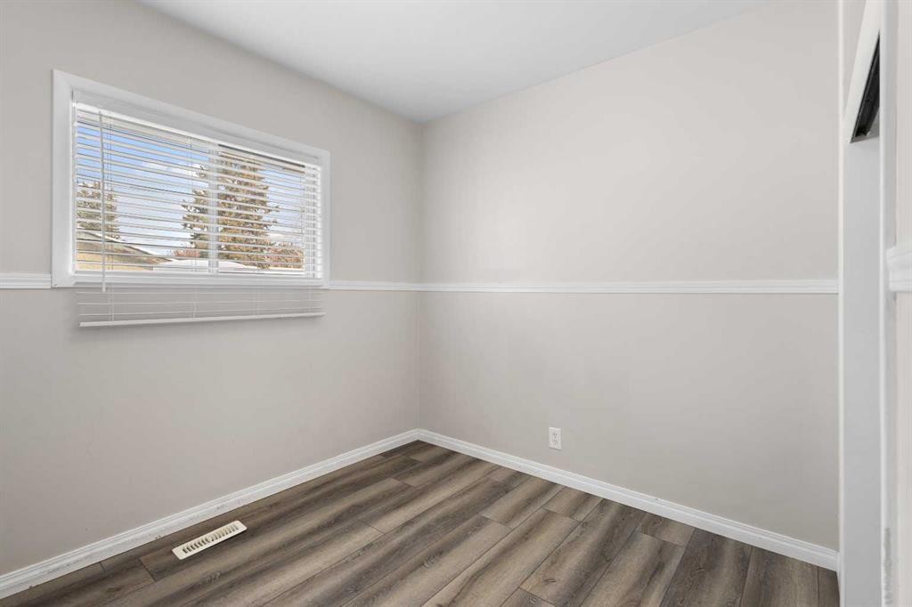 4612 Fortune Road Se, Calgary, AB - Indoor Photo Showing Other Room