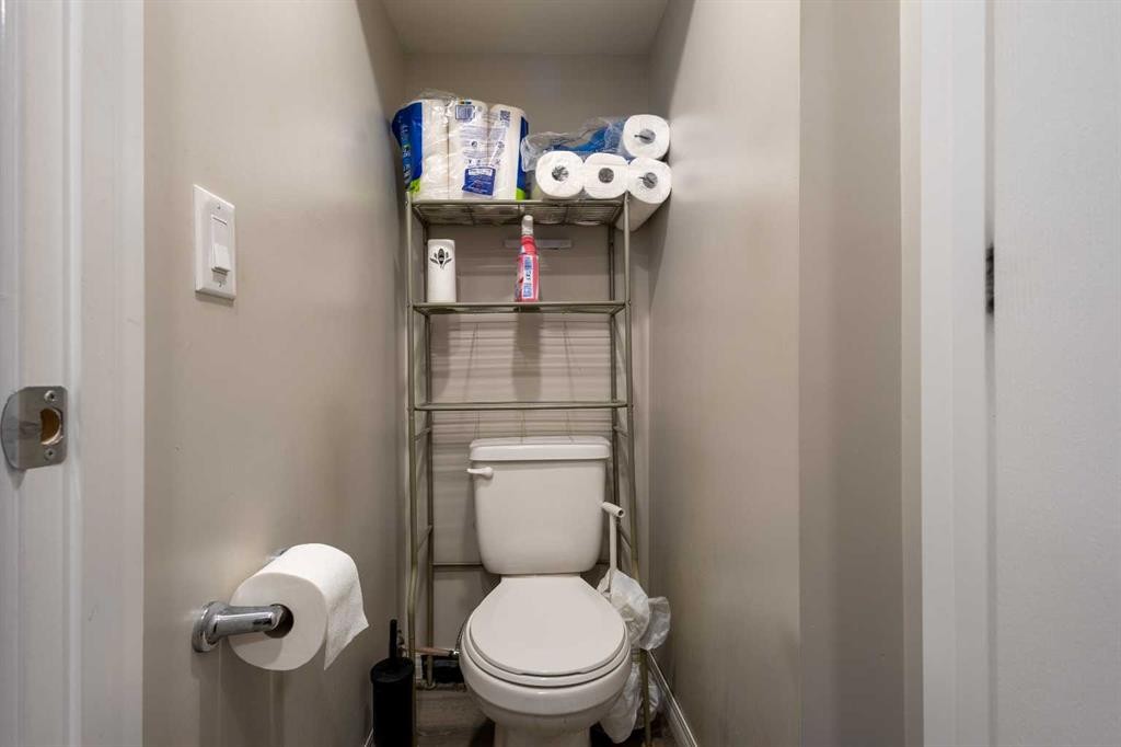 4612 Fortune Road Se, Calgary, AB - Indoor Photo Showing Bathroom