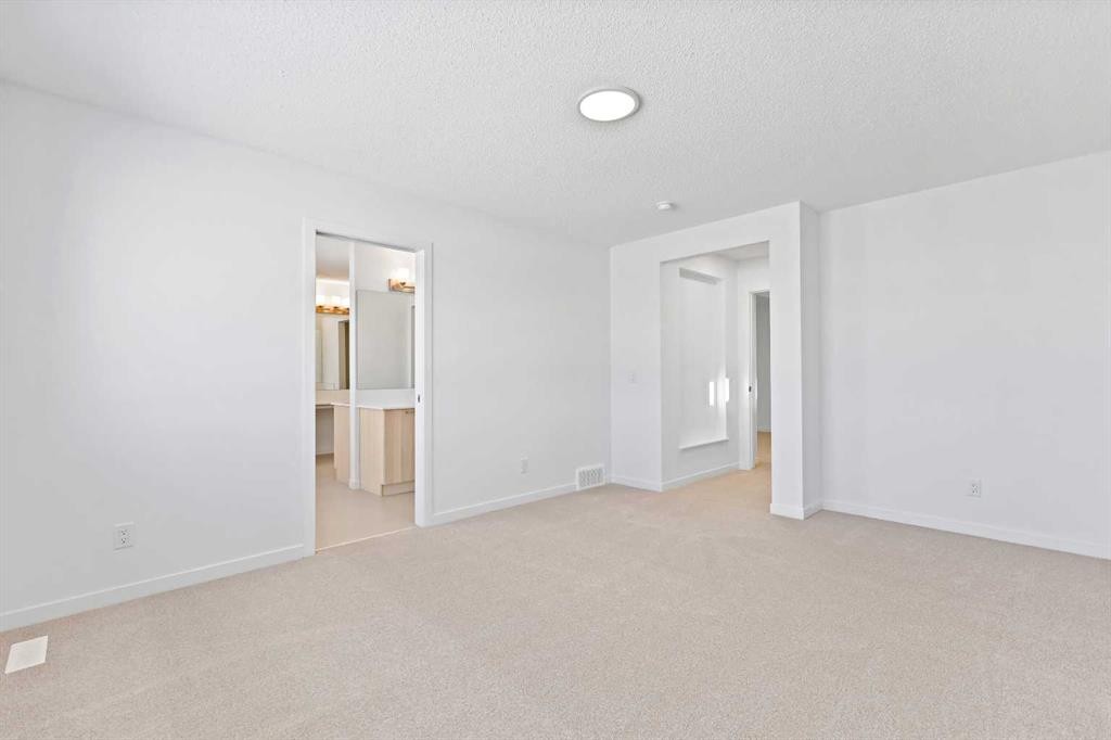405 Corner Glen Way Ne, Calgary, AB - Indoor Photo Showing Other Room