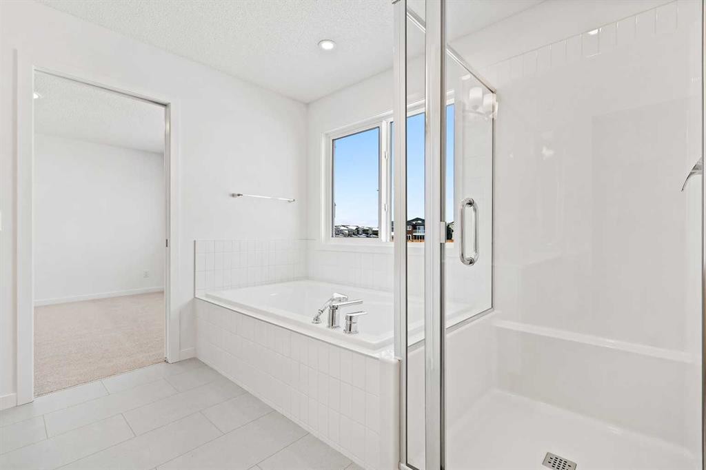 405 Corner Glen Way Ne, Calgary, AB - Indoor Photo Showing Bathroom