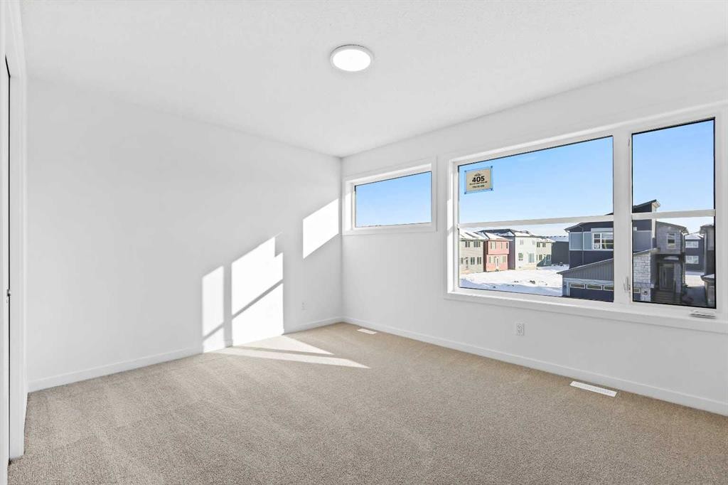 405 Corner Glen Way Ne, Calgary, AB - Indoor Photo Showing Other Room