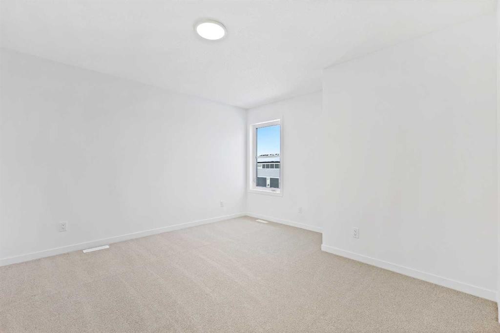 405 Corner Glen Way Ne, Calgary, AB - Indoor Photo Showing Other Room