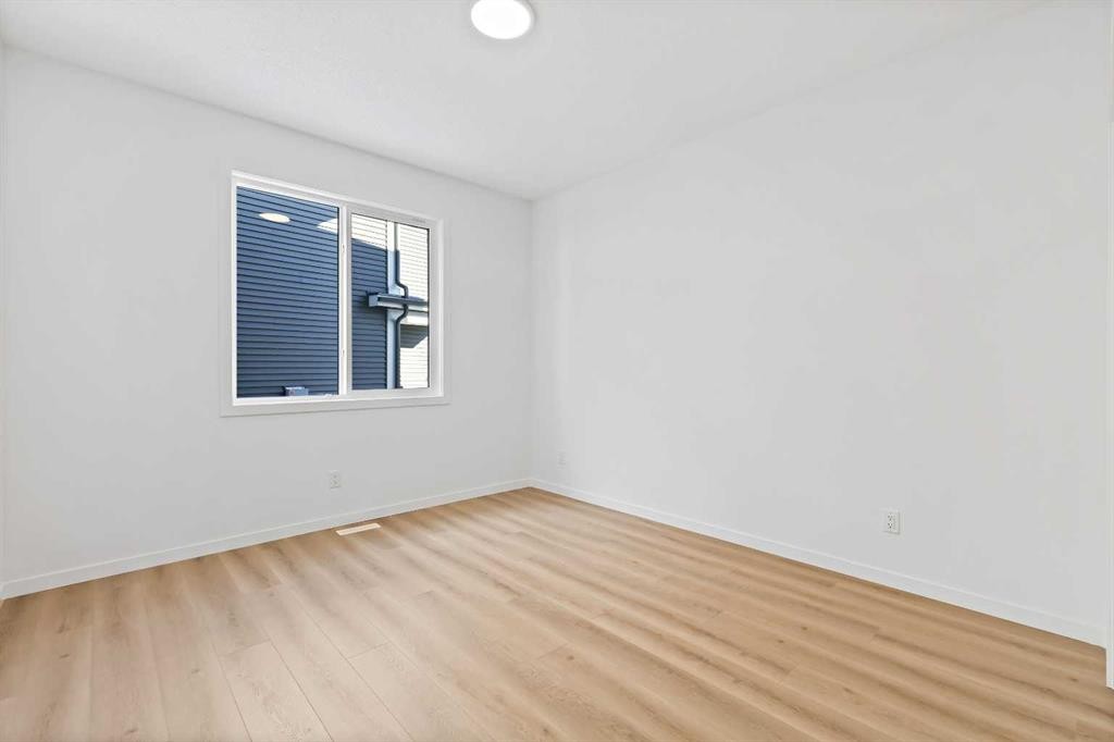 405 Corner Glen Way Ne, Calgary, AB - Indoor Photo Showing Other Room