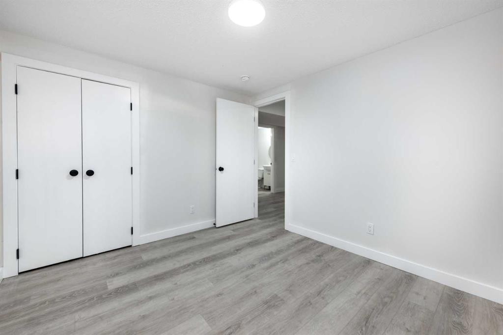 1432 43 Street Ne, Calgary, AB - Indoor Photo Showing Other Room