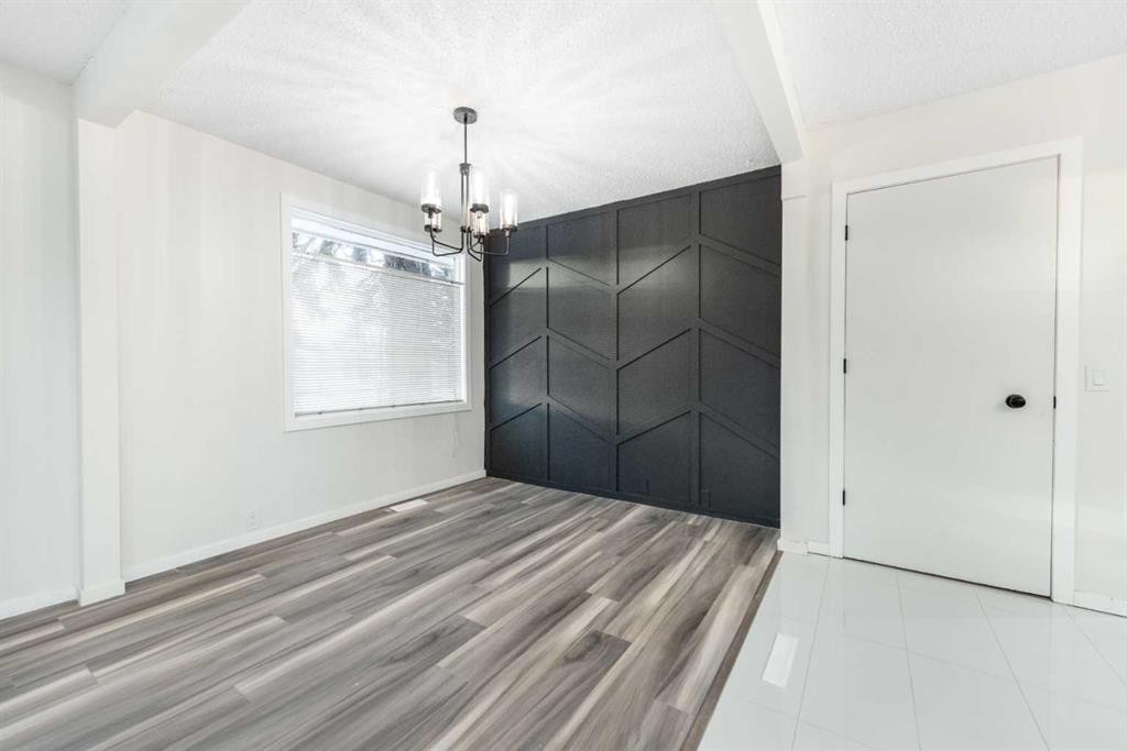 1432 43 Street Ne, Calgary, AB - Indoor Photo Showing Other Room