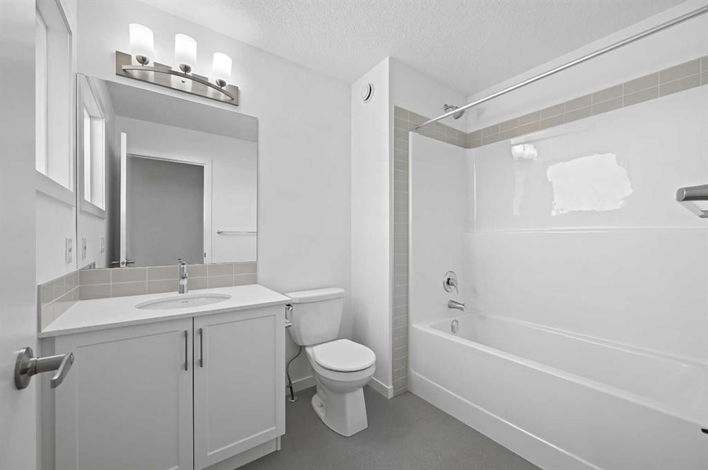 211 Corner Glen Crescent Ne, Calgary, AB - Indoor Photo Showing Bathroom